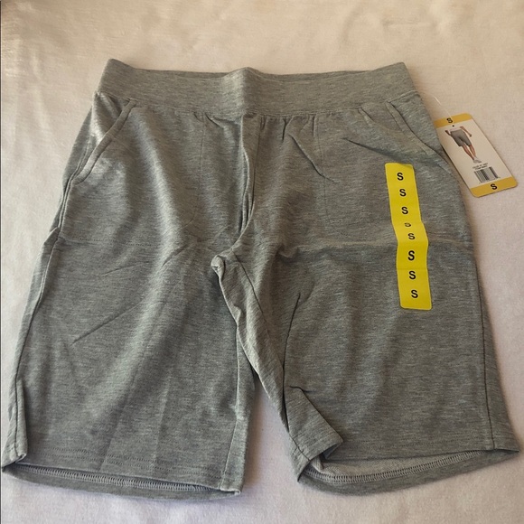 32 Degrees Cool Light Gray Athletic Shorts
Women’s size small  S NWT - Picture 1 of 9